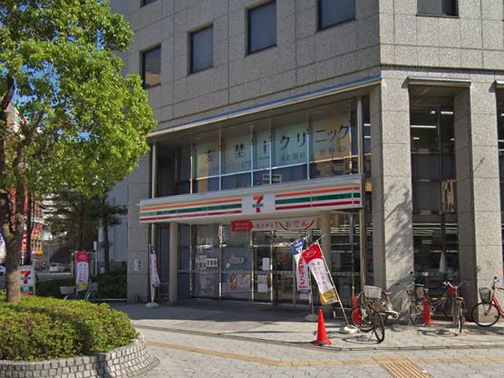 コンビニ　セブンイレブン（コンビニ）まで94m