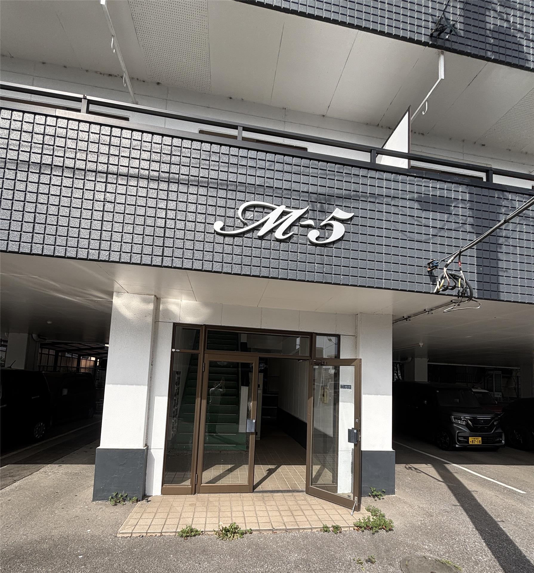 M5マンションの外観写真