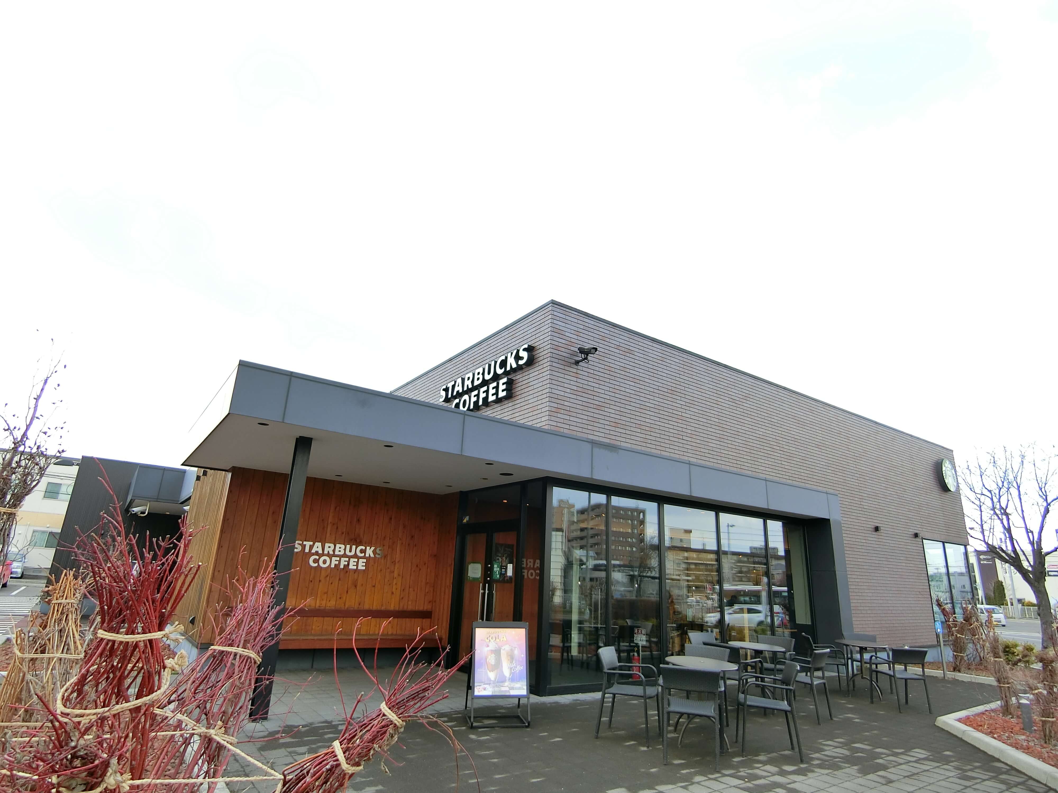 飲食店　スターバックスコーヒー札幌環状通東店（飲食店）まで352m