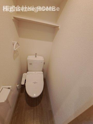 トイレ　落ち着いた色調のトイレです