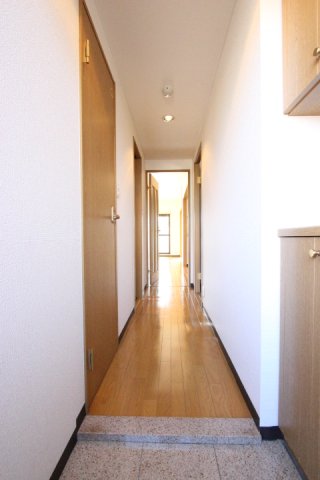 玄関　現状優先です。