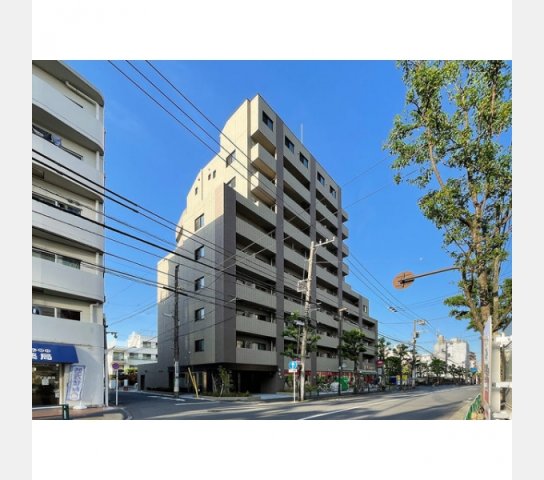 建物外観　鉄筋コンクリート造のがっちりとした建物。