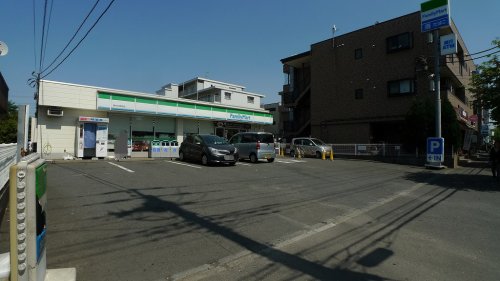 コンビニ　ファミリーマート東所沢駅前店（コンビニ）まで550m