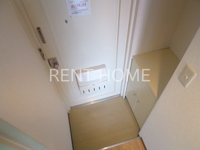 玄関　下駄箱付き
