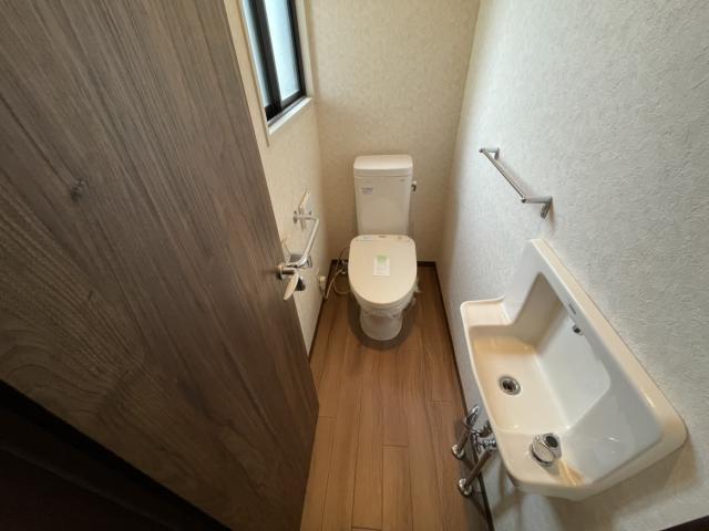 新浜本町3丁目戸建のトイレ写真
