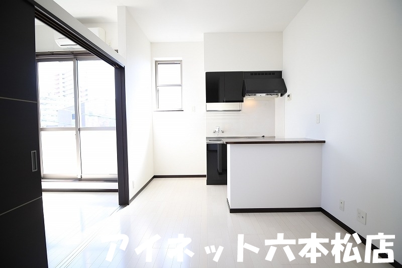 居室・リビング　広々としていいですね。
