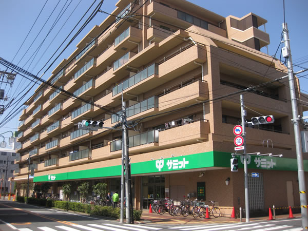 スーパー　サミットストア深沢坂上店（スーパー）まで690m