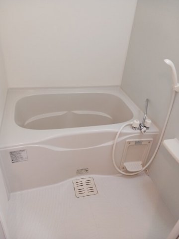 バス・シャワールーム　コンパクトで使いやすいお風呂です