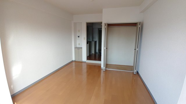 居室・リビング　写真は同マンションの別の部屋のものです。