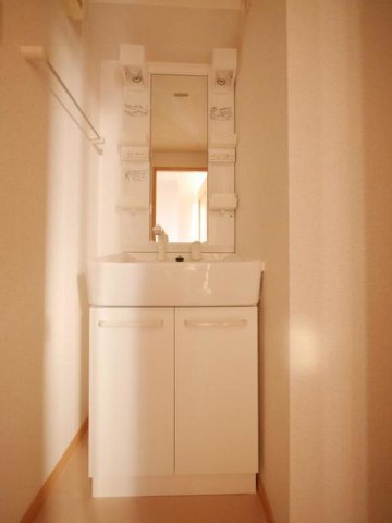 洗面設備　使いやすい洗面所です