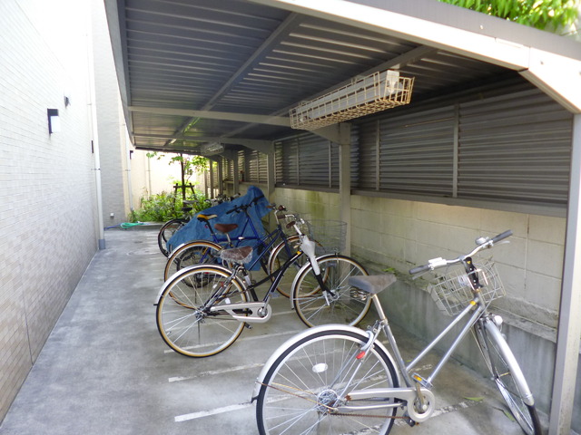 その他共有部分　屋根の有る自転車置場（無料）
