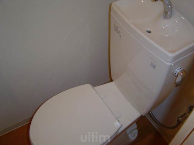 トイレ　広いです。 ※別のお部屋のお写真です。参考までに。