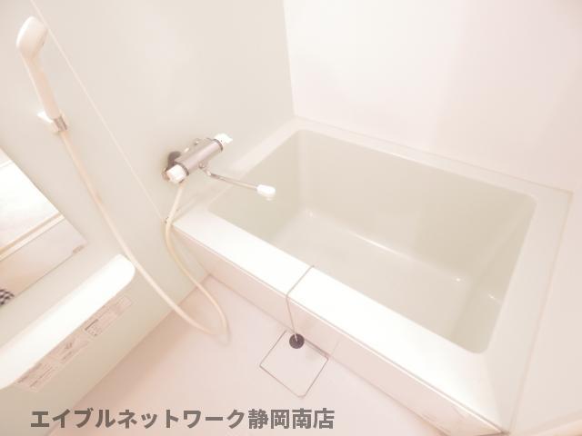 バス・シャワールーム　ゆったり過ごせるお風呂です