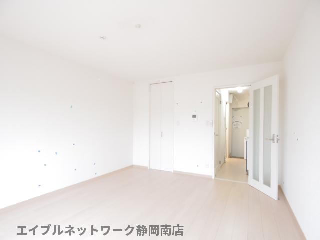 その他　こちらの居間で趣味の時間をお楽しみください