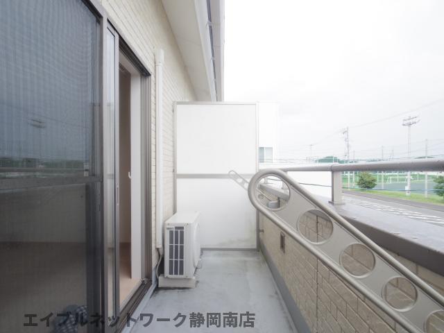バルコニー　陽当たり良好なバルコニーです