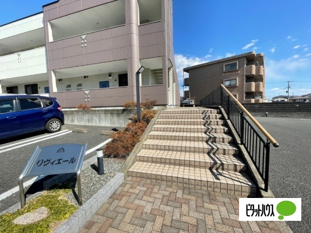 ロビー　外観写真（昼）
