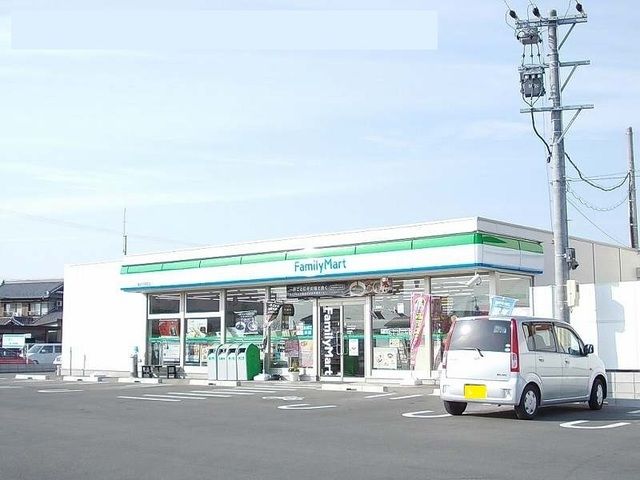 コンビニ　ファミリーマート　平和町店（コンビニ）まで700m