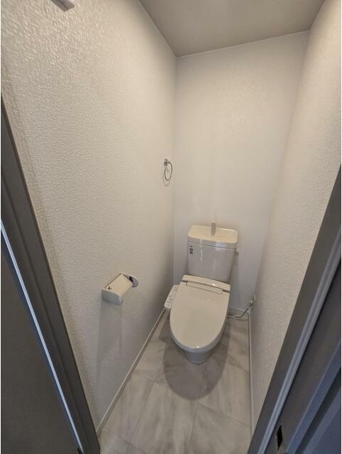 トイレ　落ち着いた色調のトイレです♪
