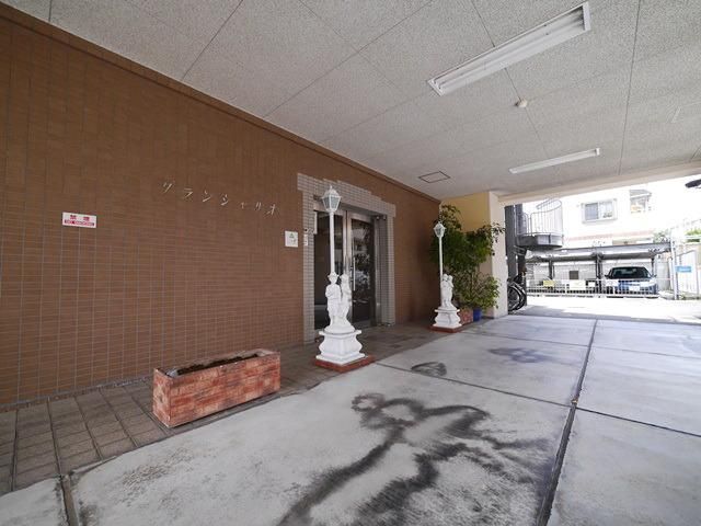 エントランス　★建物入り口前★