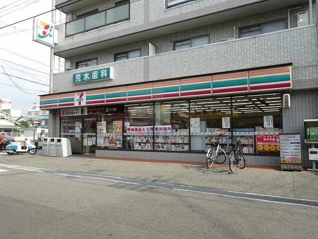 コンビニ　セブンイレブン（コンビニ）まで291m