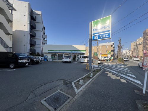 コンビニ　ファミリーマート下馬駒沢通り（コンビニ）まで379m