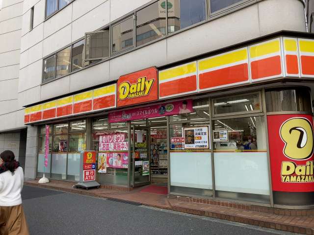 コンビニ　デイリーヤマザキ岩本町３丁目店（コンビニ）まで166m