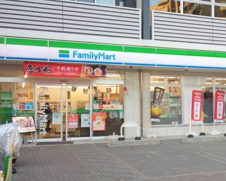 コンビニ　ファミリーマート 横浜子安通三丁目店（コンビニ）まで582m