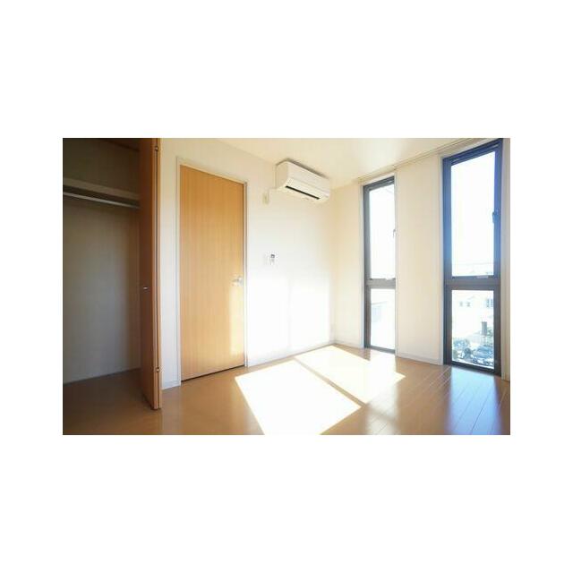 その他設備　☆コートや洋服をかけるのに便利なハンガーパイプ付収納☆