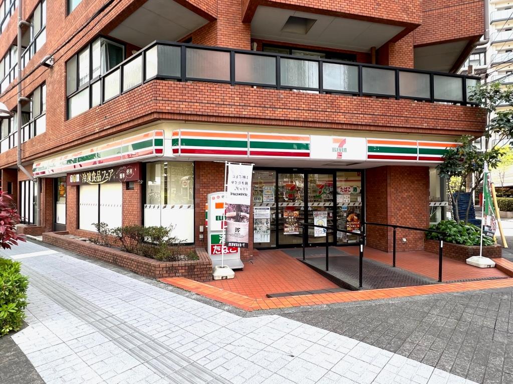 コンビニ　セブンイレブン 川口駅西口店（コンビニ）まで272m