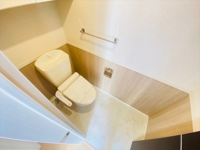 トイレ　同一建物内１０３号室内装写真転載