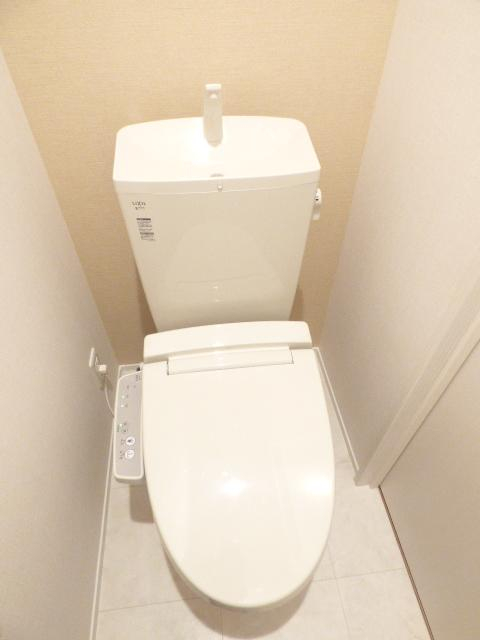 トイレ　温水洗浄便座付きトイレ