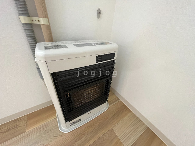 その他設備　灯油ＦＦ式ストーブ