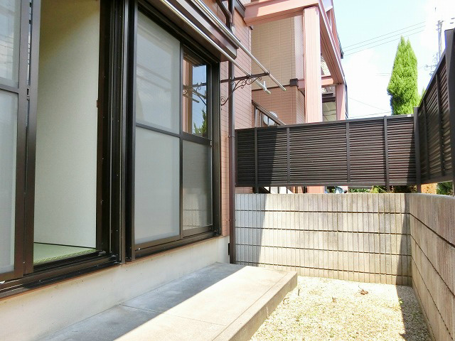 バルコニー　専用テラス。ワイドです。