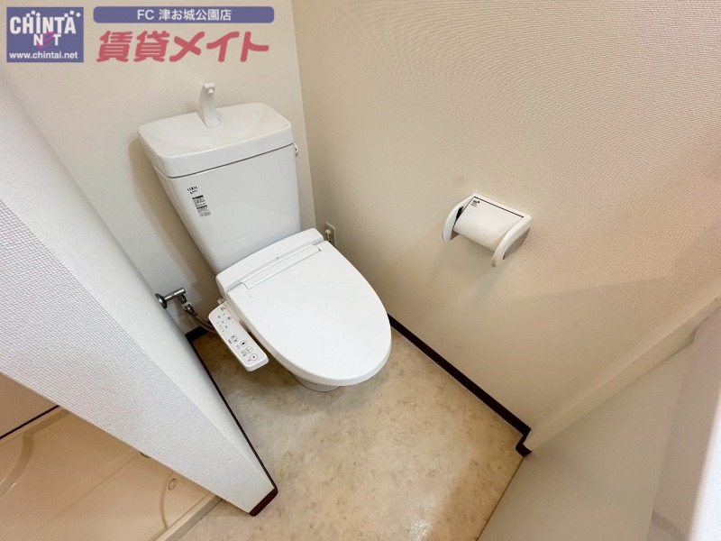 トイレ　同じ物件、別部屋の写真です