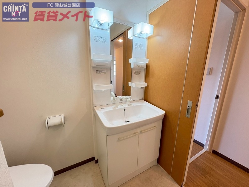 洗面設備　同じ物件、別部屋の写真です