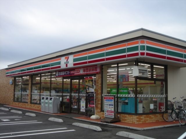 コンビニ　セブンイレブン妻田北（コンビニ）まで522m