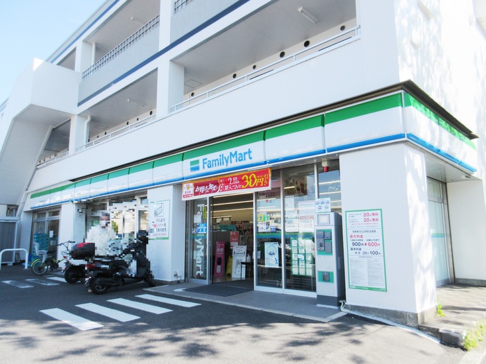 コンビニ　ファミリーマート町田成瀬が丘（コンビニ）まで556m