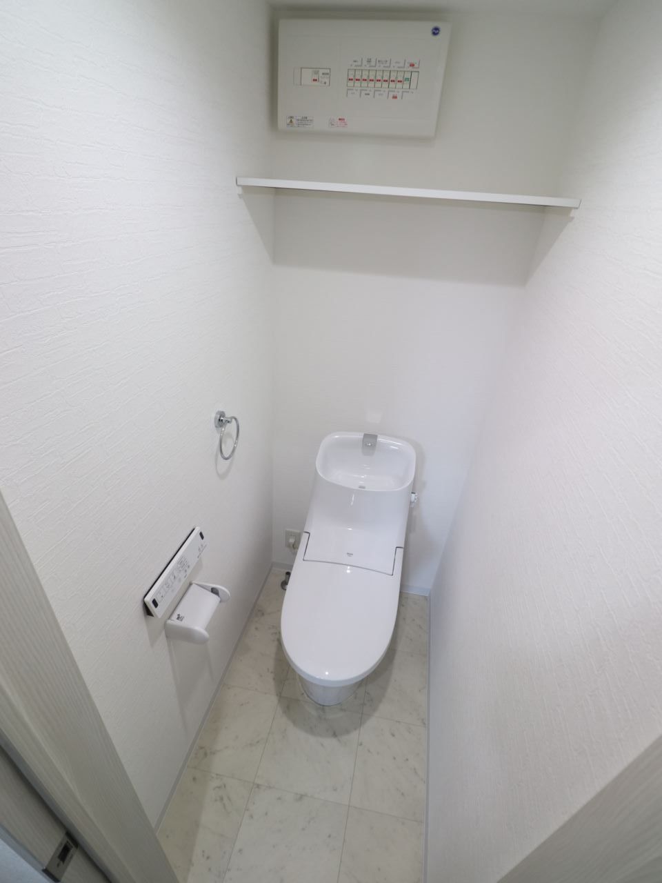 トイレ　温水洗浄便座