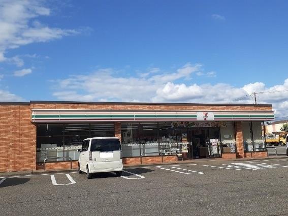 コンビニ　コンビニエンスストア（コンビニ）まで900m