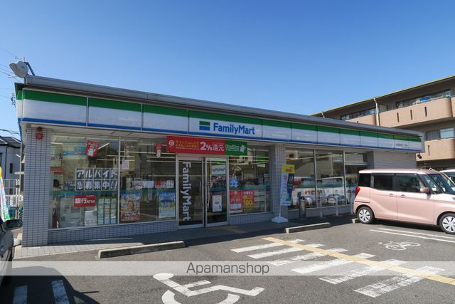コンビニ　ファミリーマート（コンビニ）まで434m