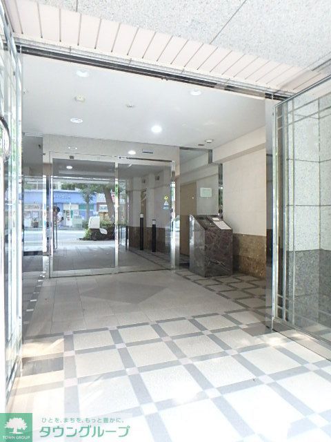 エントランス　オートロック付きエントランス