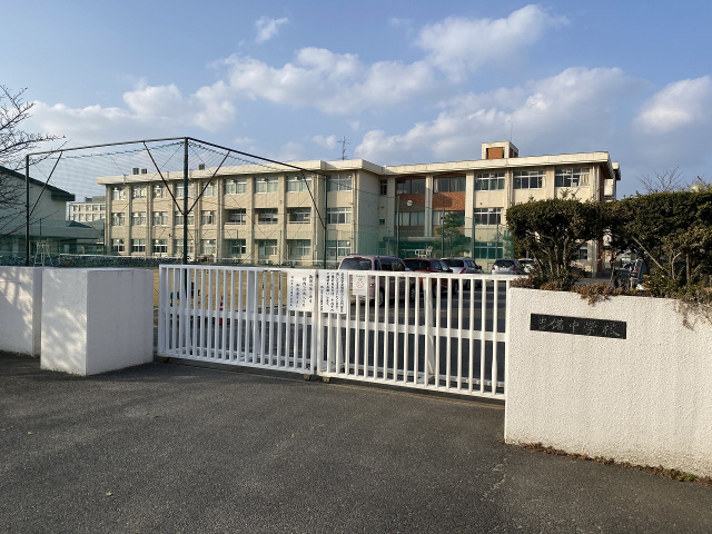 コンビニ　ファミリーマート岡山西長瀬店（コンビニ）まで772m
