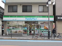 コンビニ　ファミリーマート町屋一丁目店（コンビニ）まで176m