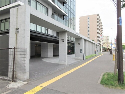 その他　マンション入口