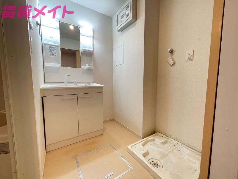 洗面設備　反転同型タイプ