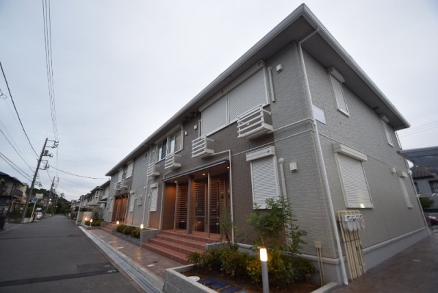 建物外観　東南向き日当たり良好です！　ヴァンフェリオB