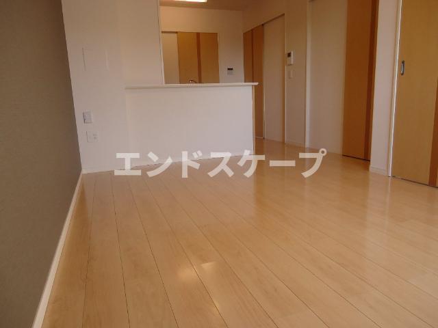 居室・リビング　リビング（南側から） 高崎、前橋のお部屋探しはエンドスケープ