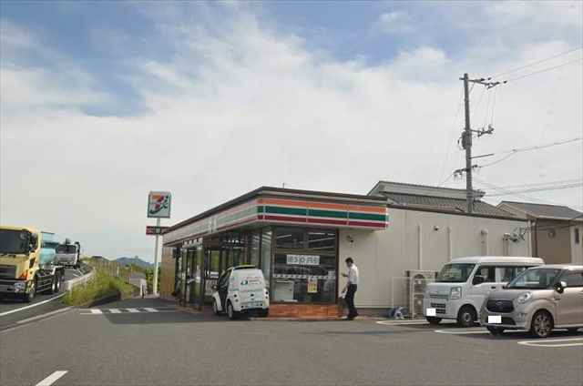 コンビニ　セブンイレブン 岡山海吉店（コンビニ）まで957m