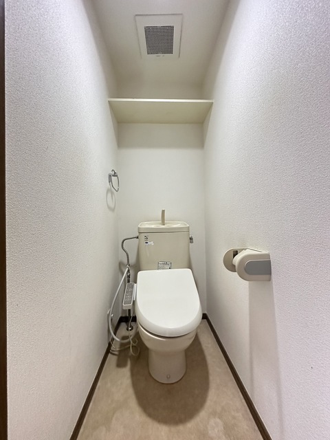 トイレ　リフォーム前のお部屋です