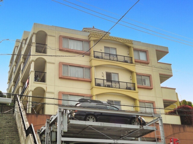 建物外観　オートロック完備